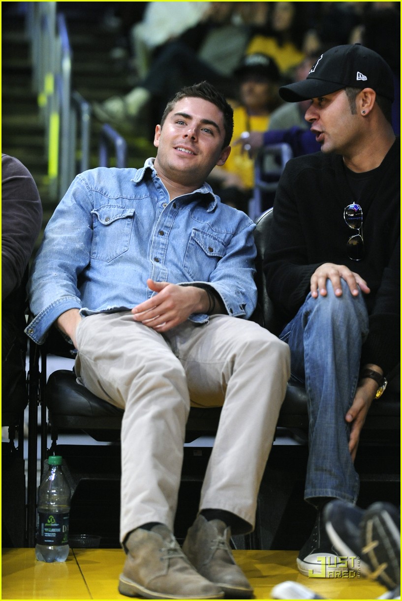 zac efron lakers game george lopez 082515712
