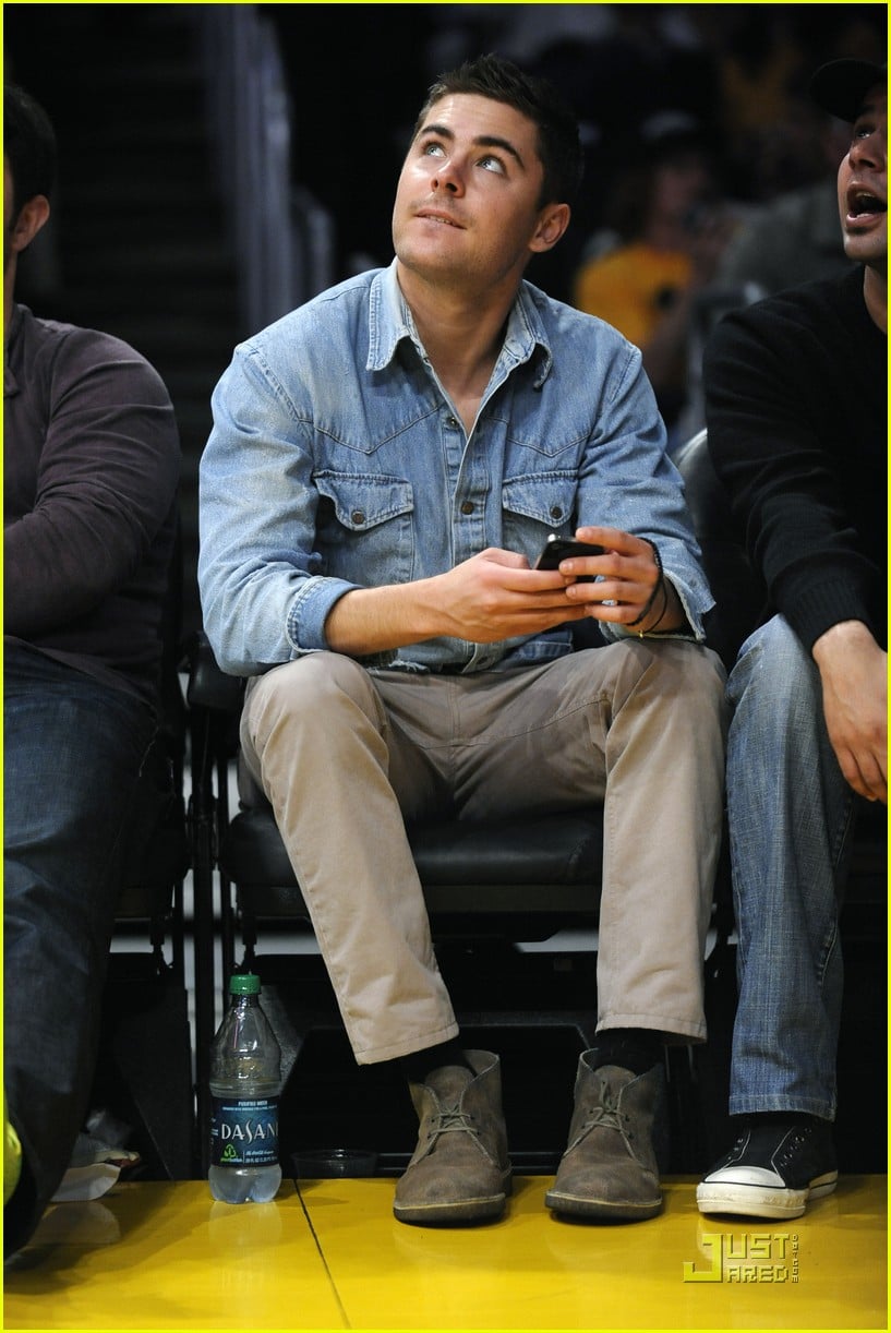 zac efron lakers game george lopez 092515713