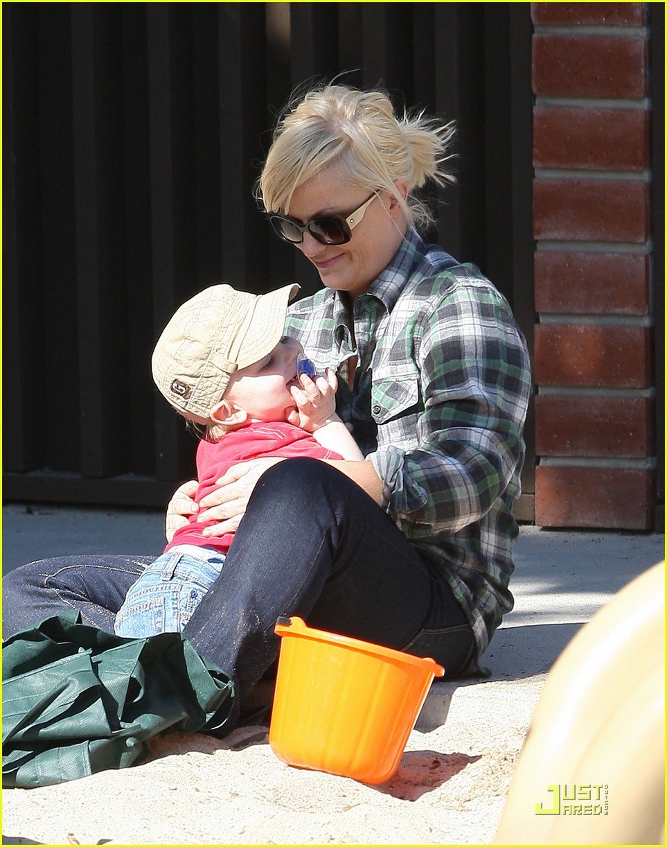 amy poehler playdate with archie 022515179