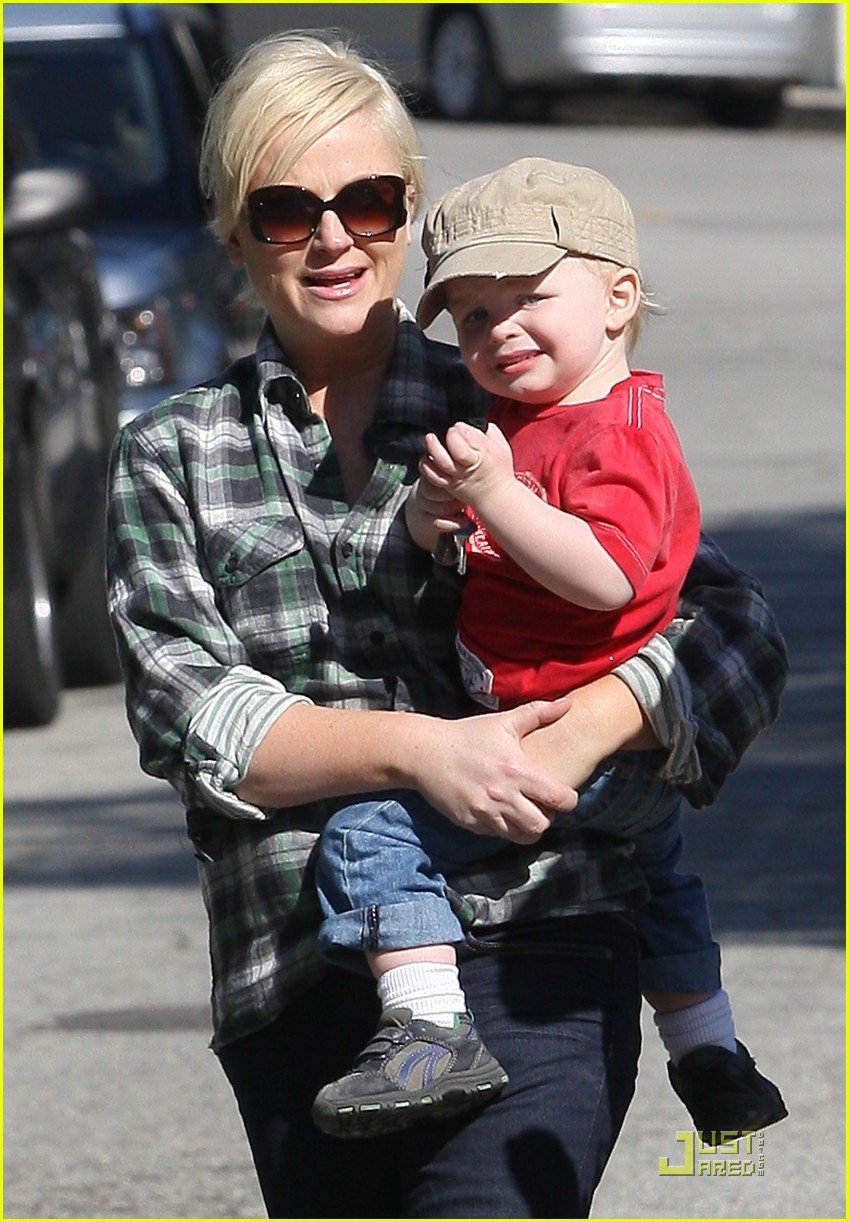 amy poehler playdate with archie 05