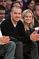 reese witherspoon jim toth lakers game 02b