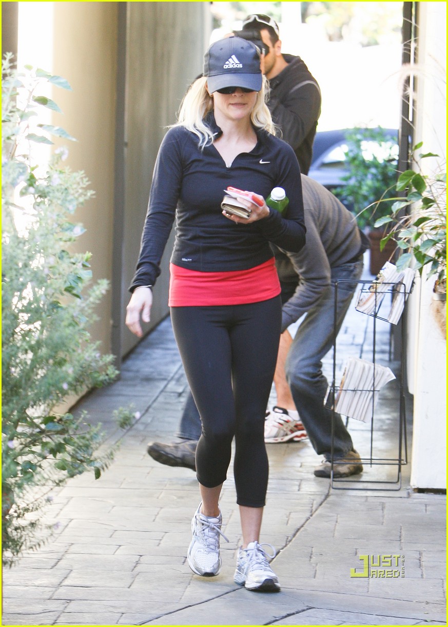 reese witherspoon jog adidas cap 142508127