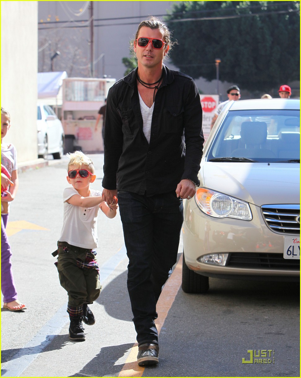 Gavin Rossdale Matching Sunglasses with Kingston & Zuma! Photo