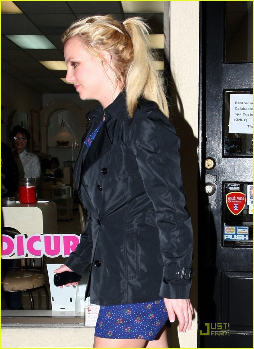 britney spears studio and salon day 102509134