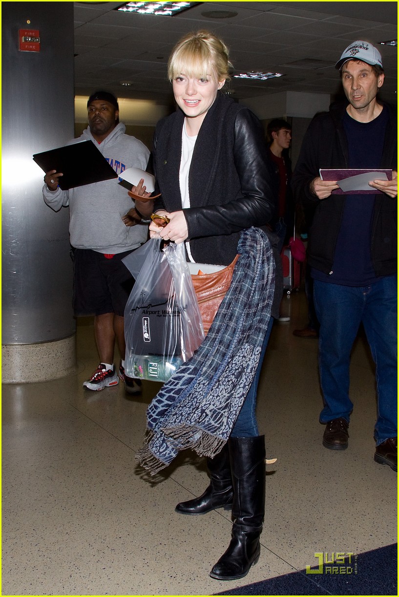 emma stone welcomed lax landing 052513825