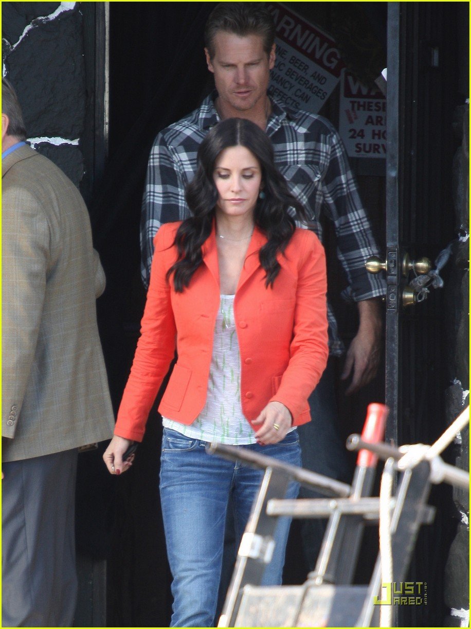 courteney cox cougar with a cane 04
