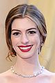 anne hathaway oscars red carpet 2011 02