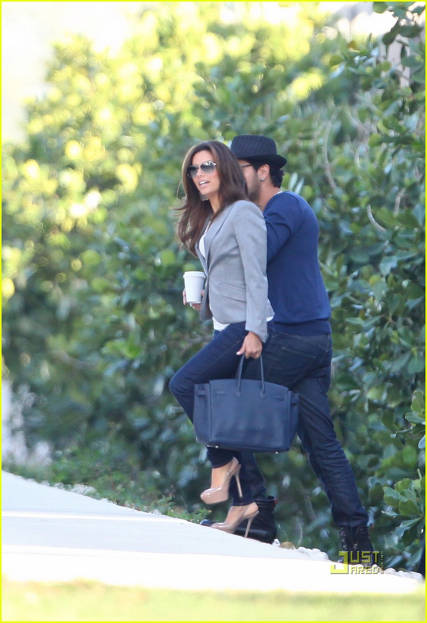 Eva Longoria & Eduardo Cruz PDA in MIA! Photo 2519734 Eduardo Cruz