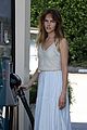 isabel lucas gas station before beach 01