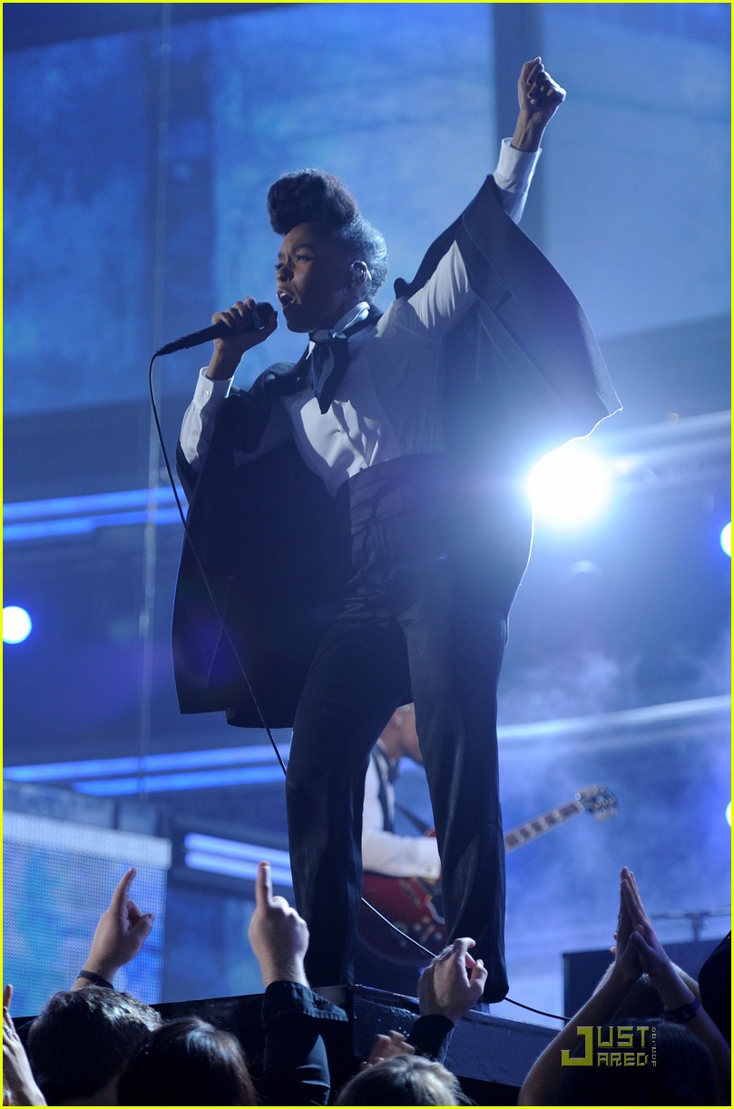 BRUNO MARS GRAMMY FULL PERFORMANCE visual data 8