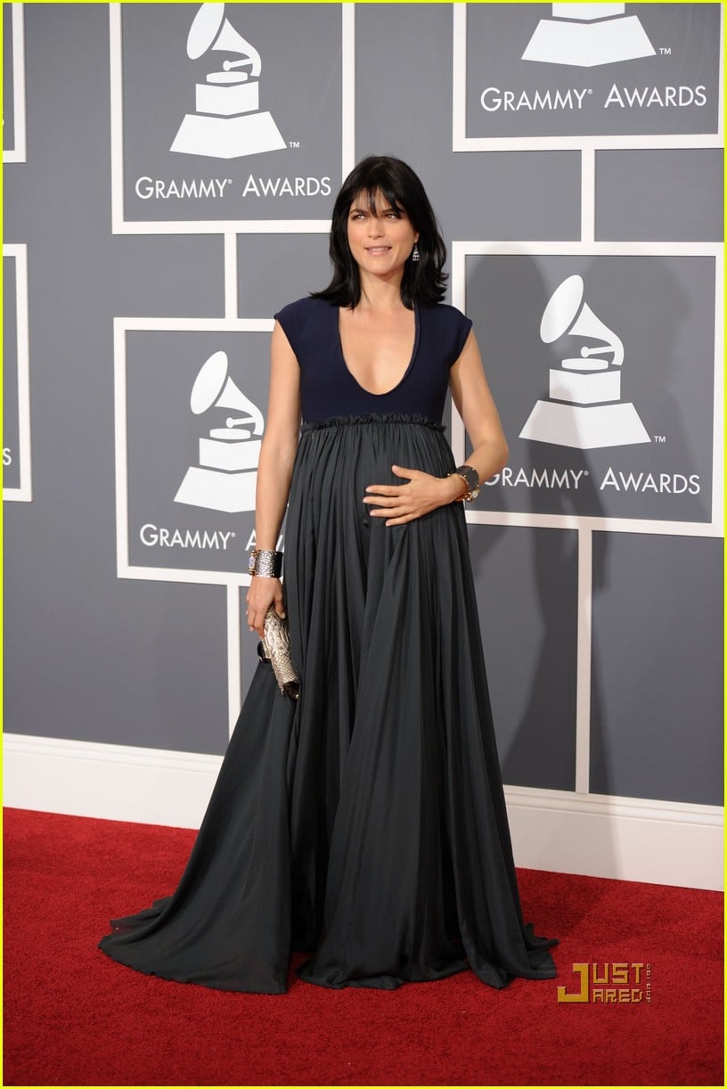 Selma Blair Grammys 2011 Red Carpet Photo 2519168 2011 Grammy
