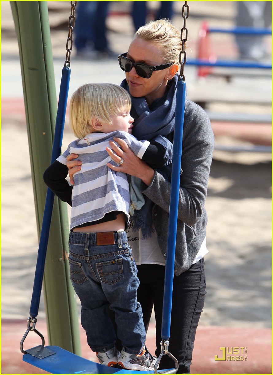 jnaomi watts park playdate with the boys 07