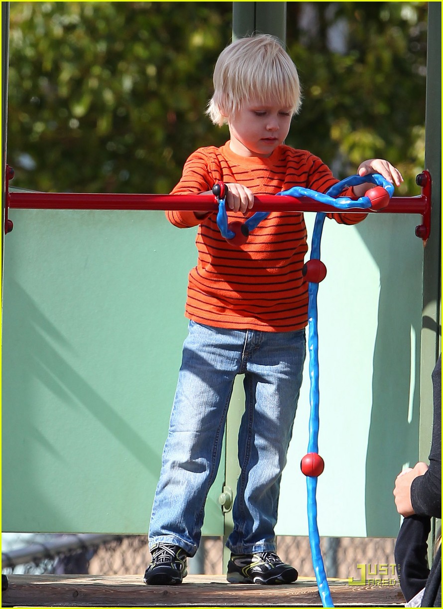 Naomi Watts Park Playdate with the Boys! Photo 2522750 Celebrity