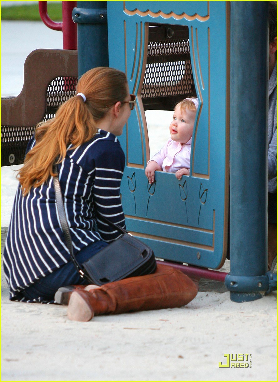 Amy Adams Plays In The Park With Aviana Photo 2526640 Amy Adams