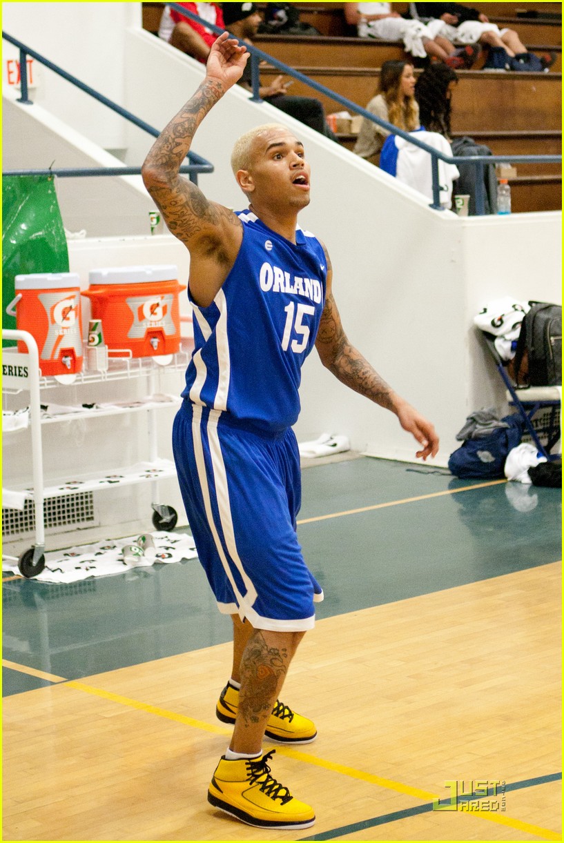 chris brown celebrity charity game 102525559