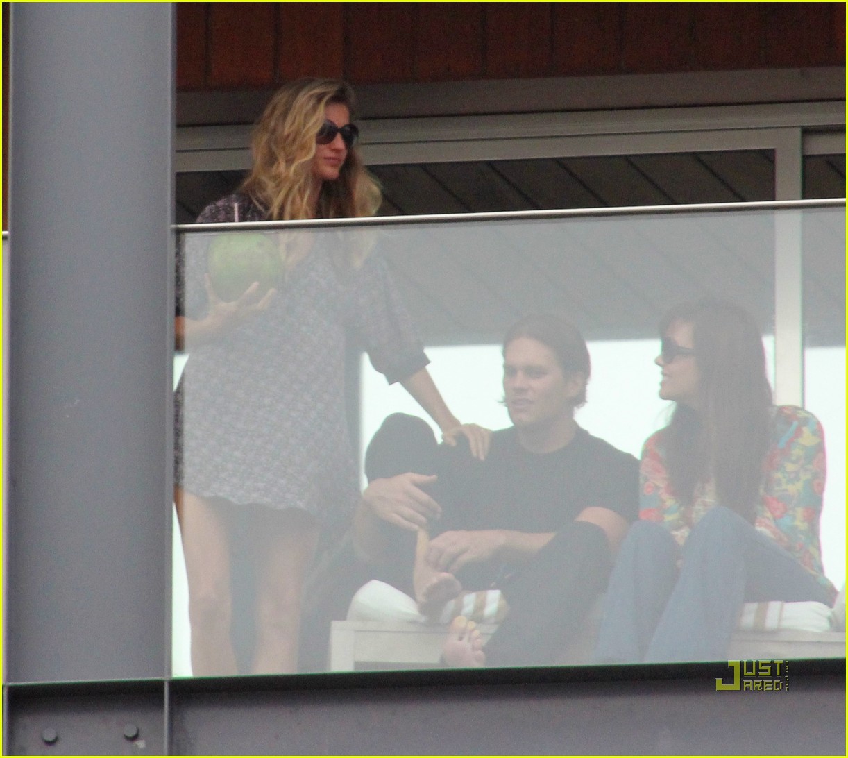 Gisele Bundchen & Tom Brady Balcony in Brazil! Photo 2525847 Gisele