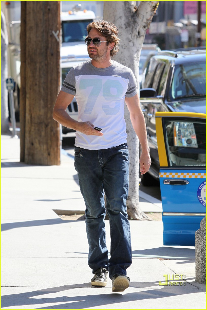 gerard butler doctors appointment 03