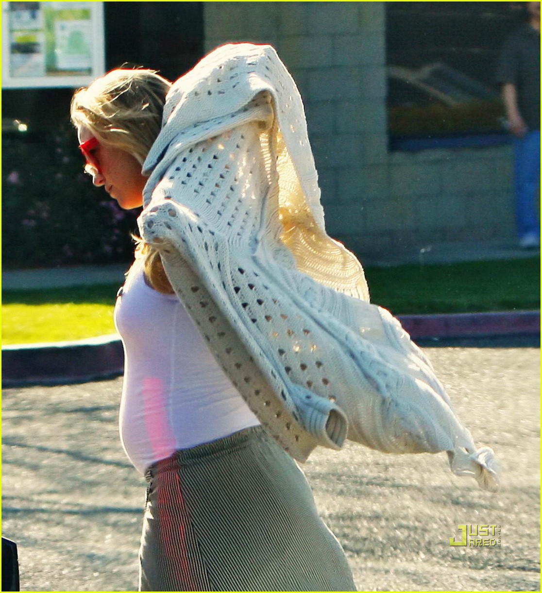 Kate Hudson Baby Bump in Malibu! Photo 2525419 Kate Hudson(02)