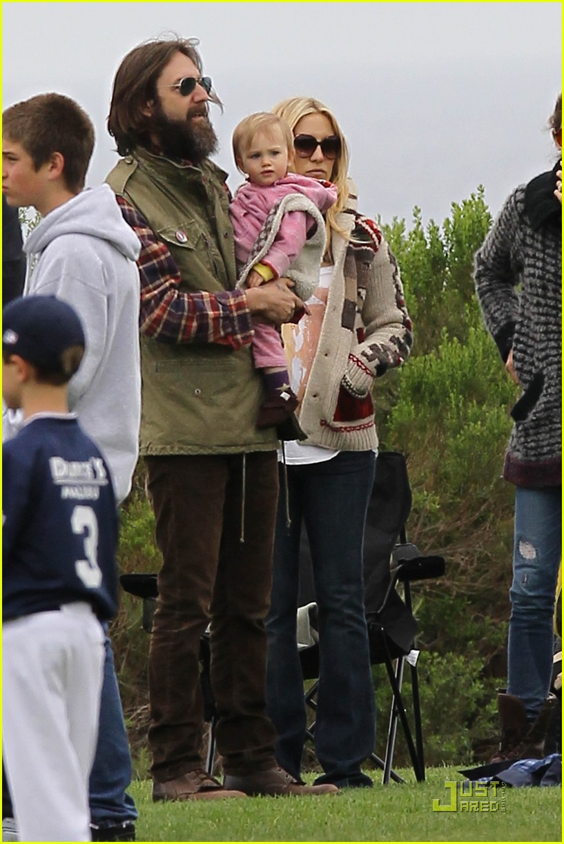 kate hudson family time with chris robinson 08