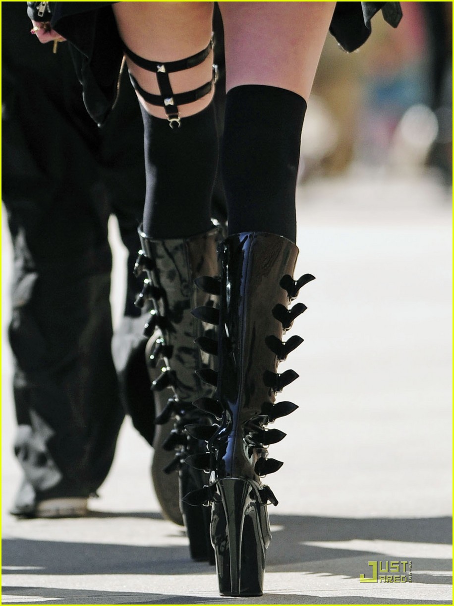 taylor momsen these boots were made for walkin 062524700