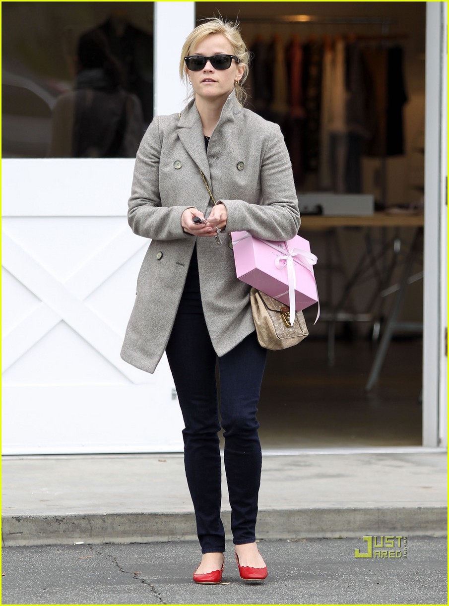 reese witherspoon brentwood country mart 032529841