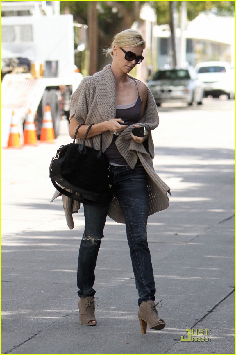 charlize theron shopping beverly hills 07