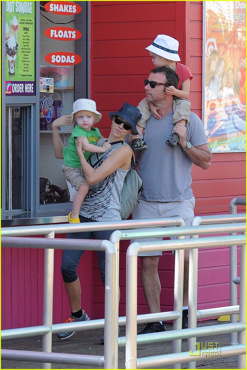 Naomi Watts & Liev Schreiber Family Fun at the Pier! Photo 2527082