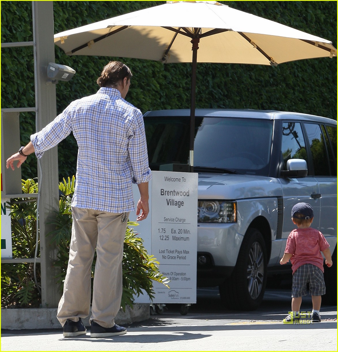 Tom Brady & Benjamin Pick Up Pizza Photo 2536314 Benjamin Brady