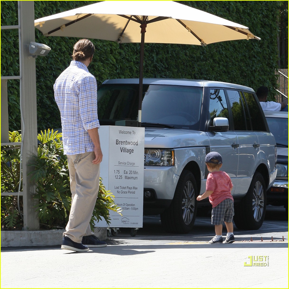 Tom Brady & Benjamin Pick Up Pizza Photo 2536319 Benjamin Brady