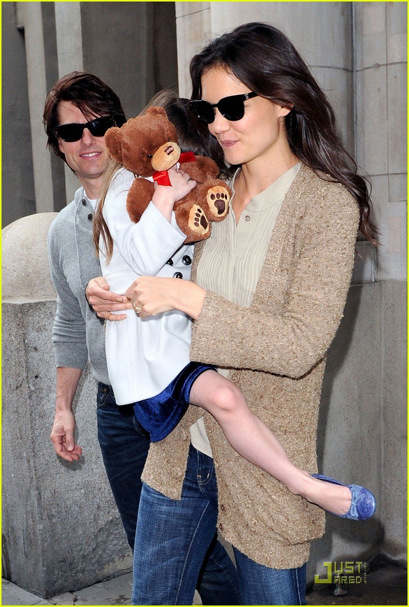 tom cruise katie holmes day out with suri 01