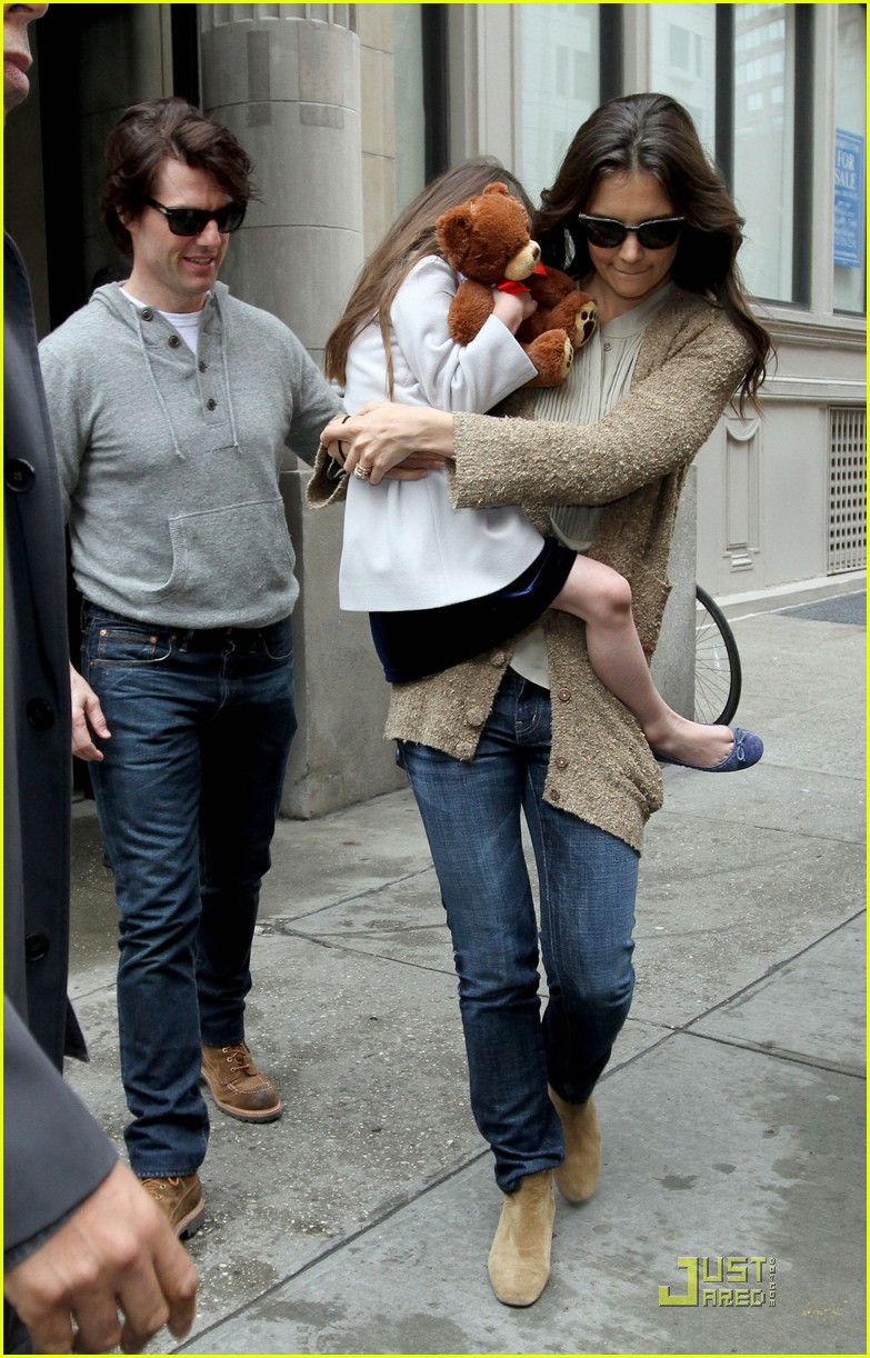 tom cruise katie holmes day out with suri 022535270