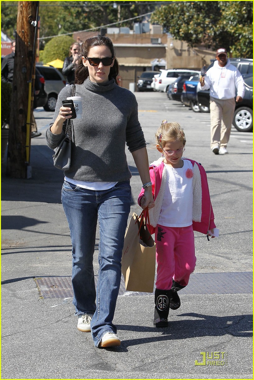 Jennifer Garner Saturday Fun with Violet! Photo 2534227 Ben Affleck