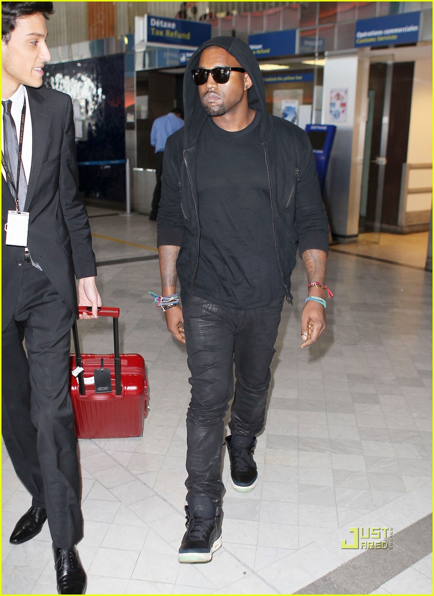 kanye west airport london 11