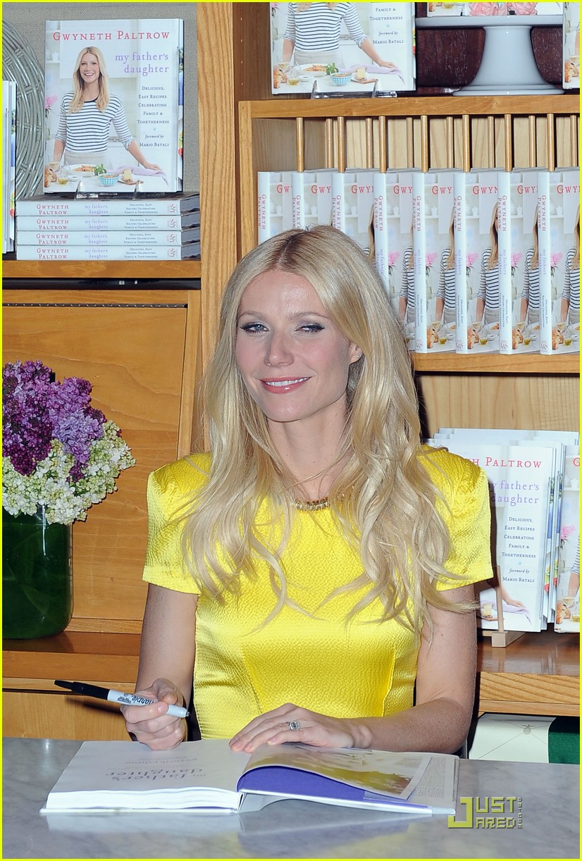 gwyneth paltrow my fathers daughter book signing 042537214