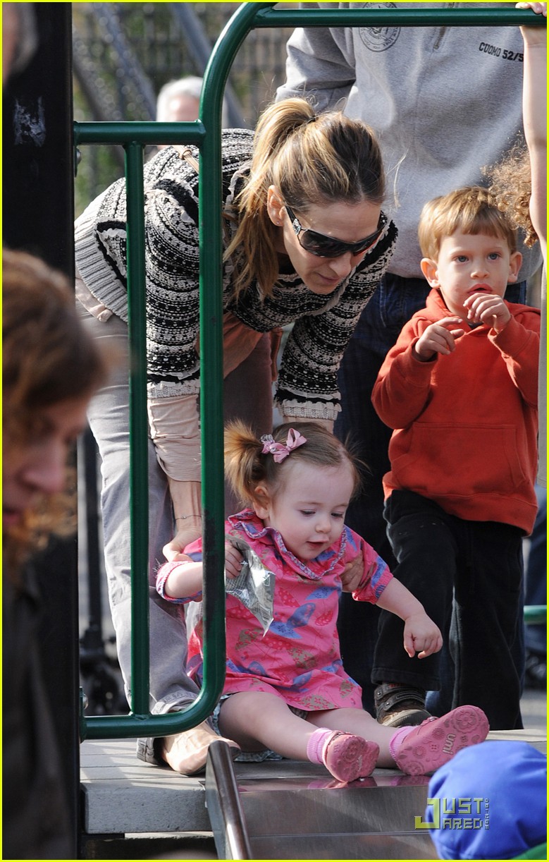 sarah jessica parker playground with marion and tabitha 20