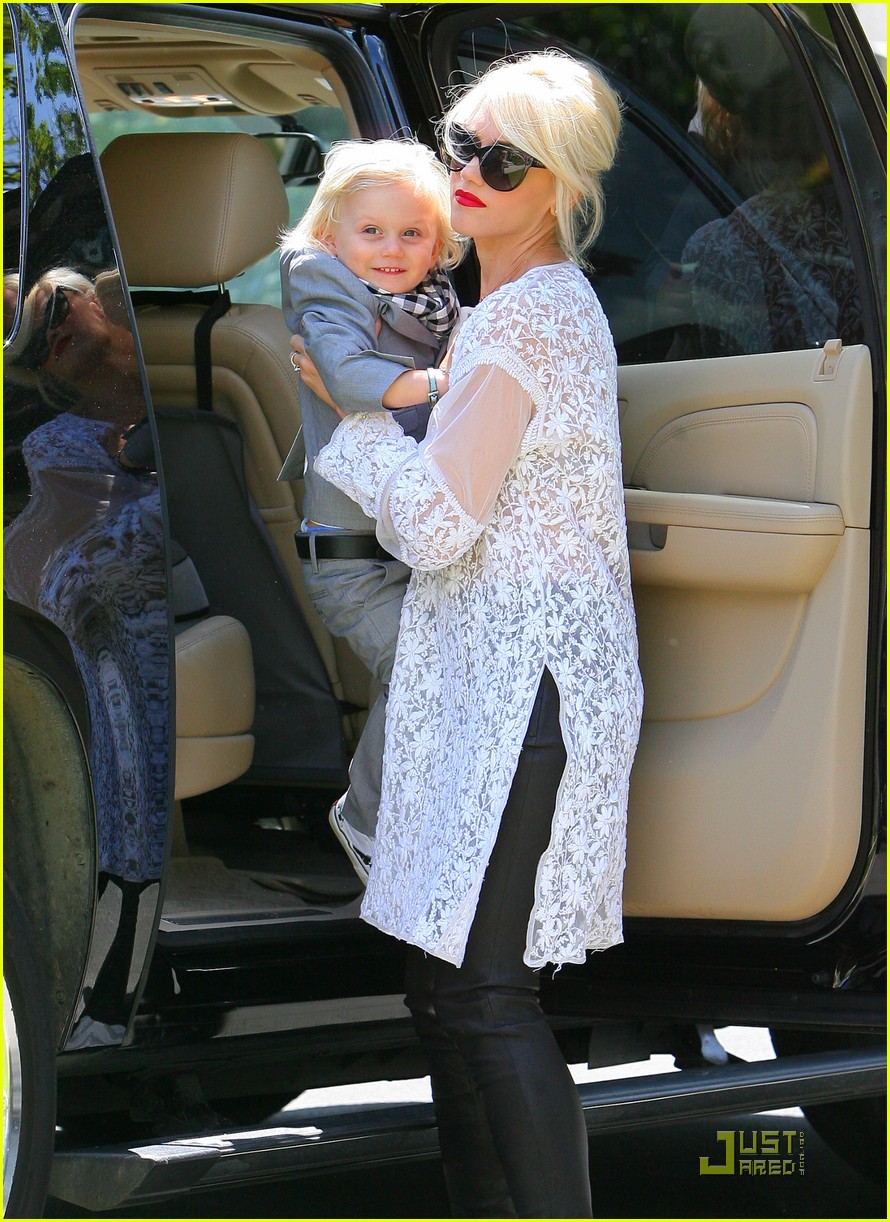 Gwen Stefani Easter Sunday with Kingston & Zuma! Photo 2538053