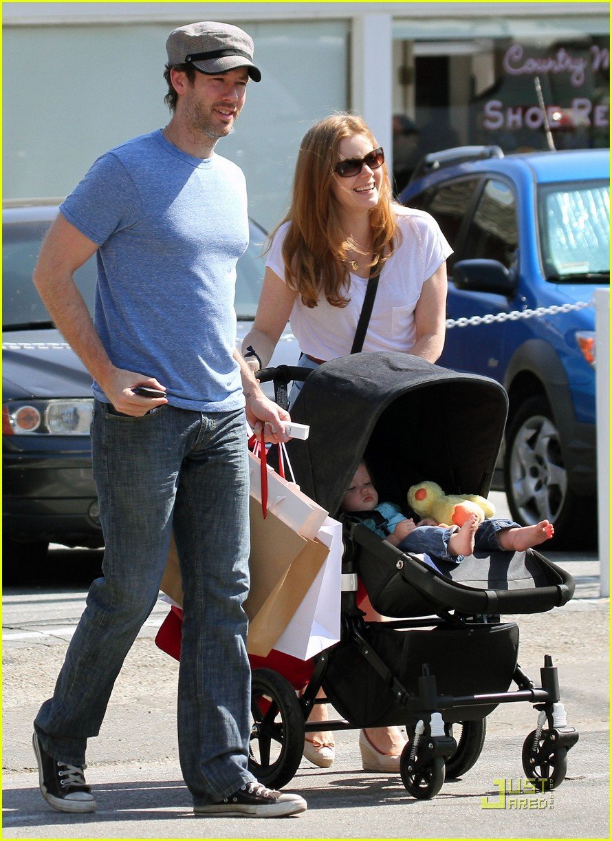 amy adams saturday shopping with darren and aviana 052548217