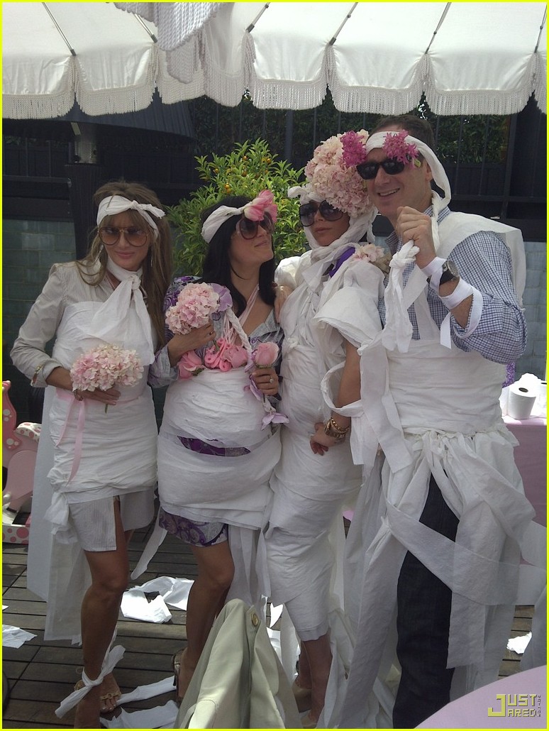 Victoria Beckham Butterfly Bar Baby Shower! Photo 2541859 Demi