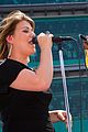 kelly clarkson seal national anthem indy 500 05