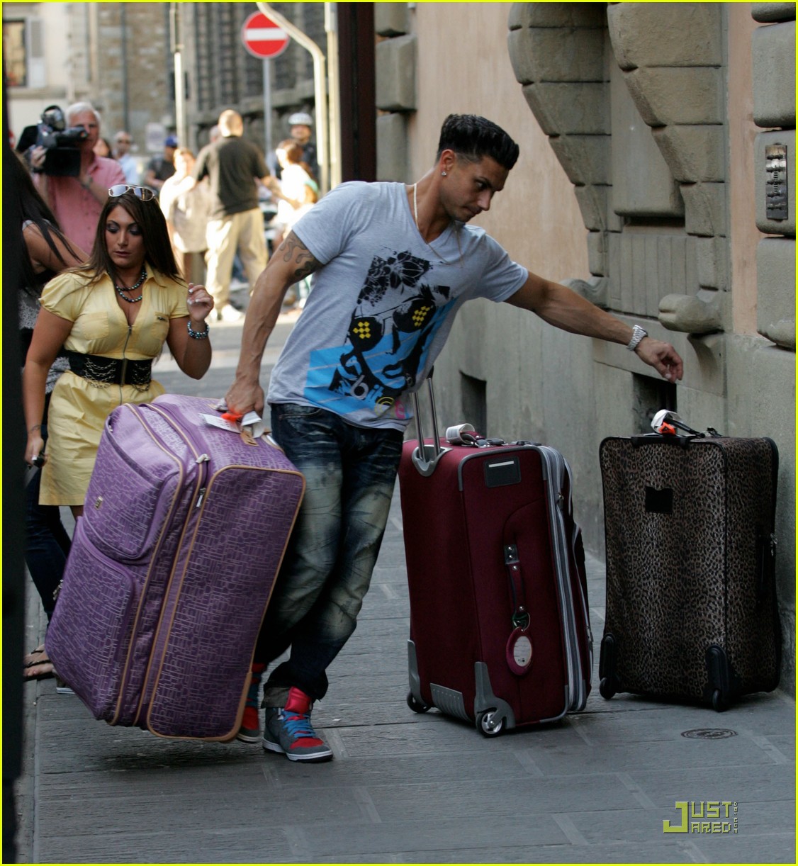 snooki the situation jersey shore cast arrives in italy 122543590
