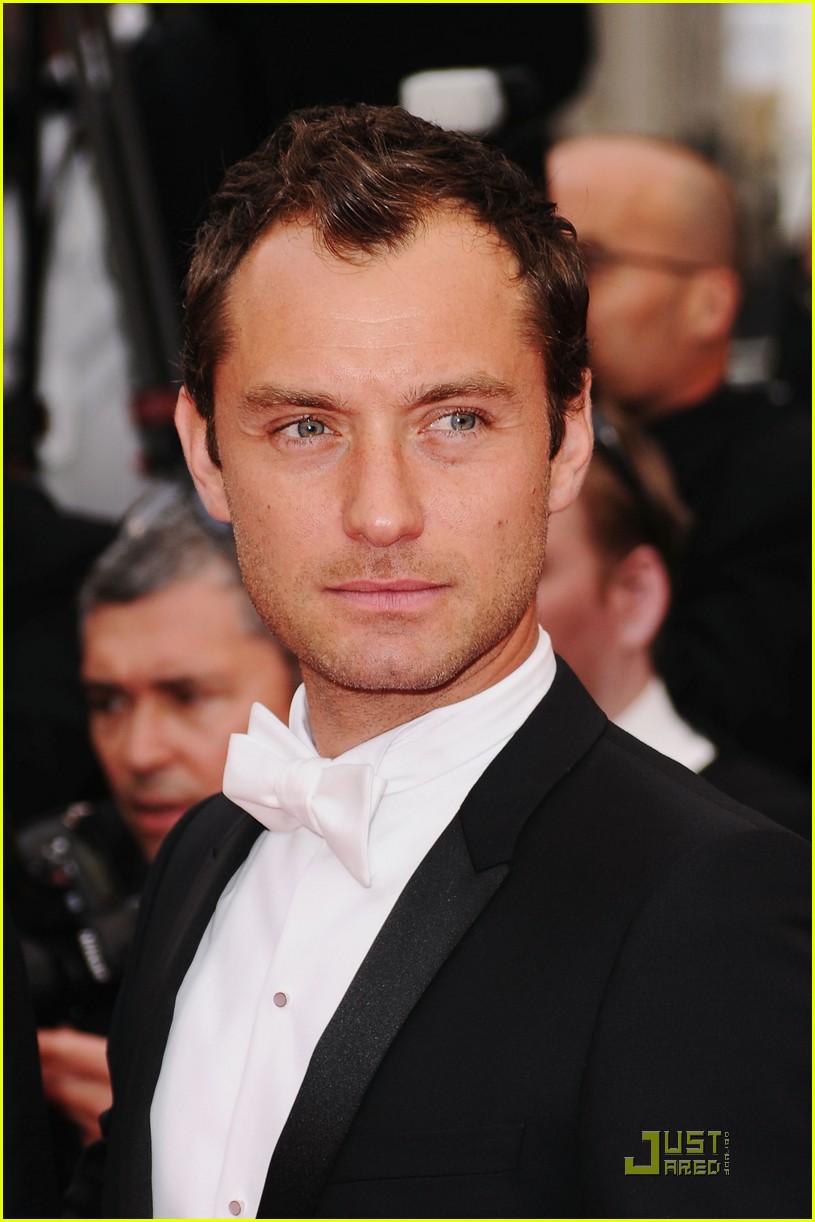 jude law cannes opening ceremony with uma thurman 022543001