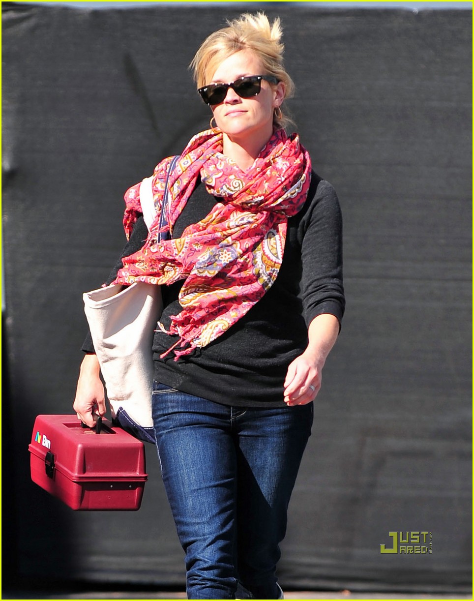 reese witherspoon art class santa monica 012545072