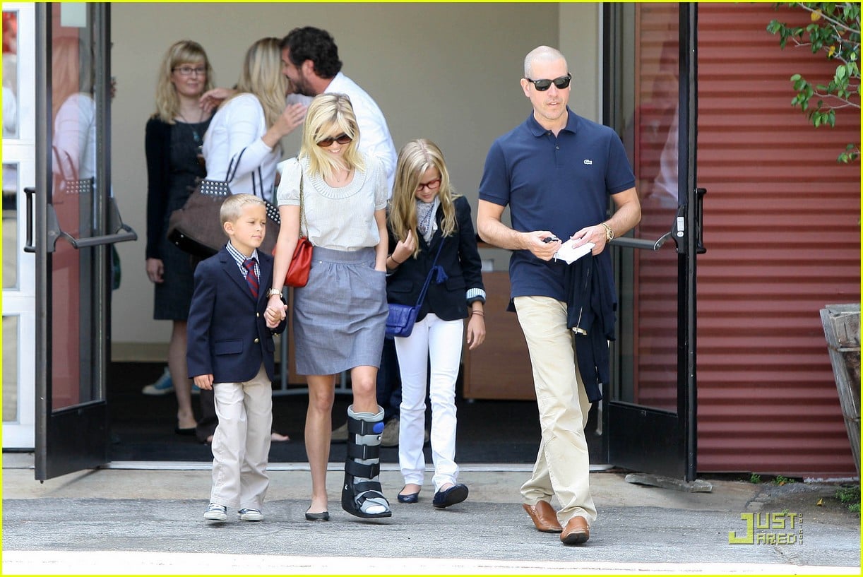 Reese Witherspoon Wears Cast on Mother's Day Photo 2542066 Ava