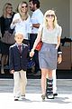 reese witherspoon wears cast on mothers day 01