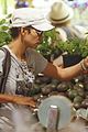 halle berry whole food shoppers 02