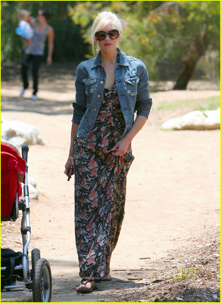 Gwen Stefani Zuma Wears a Sling Photo 2550598 Celebrity Babies