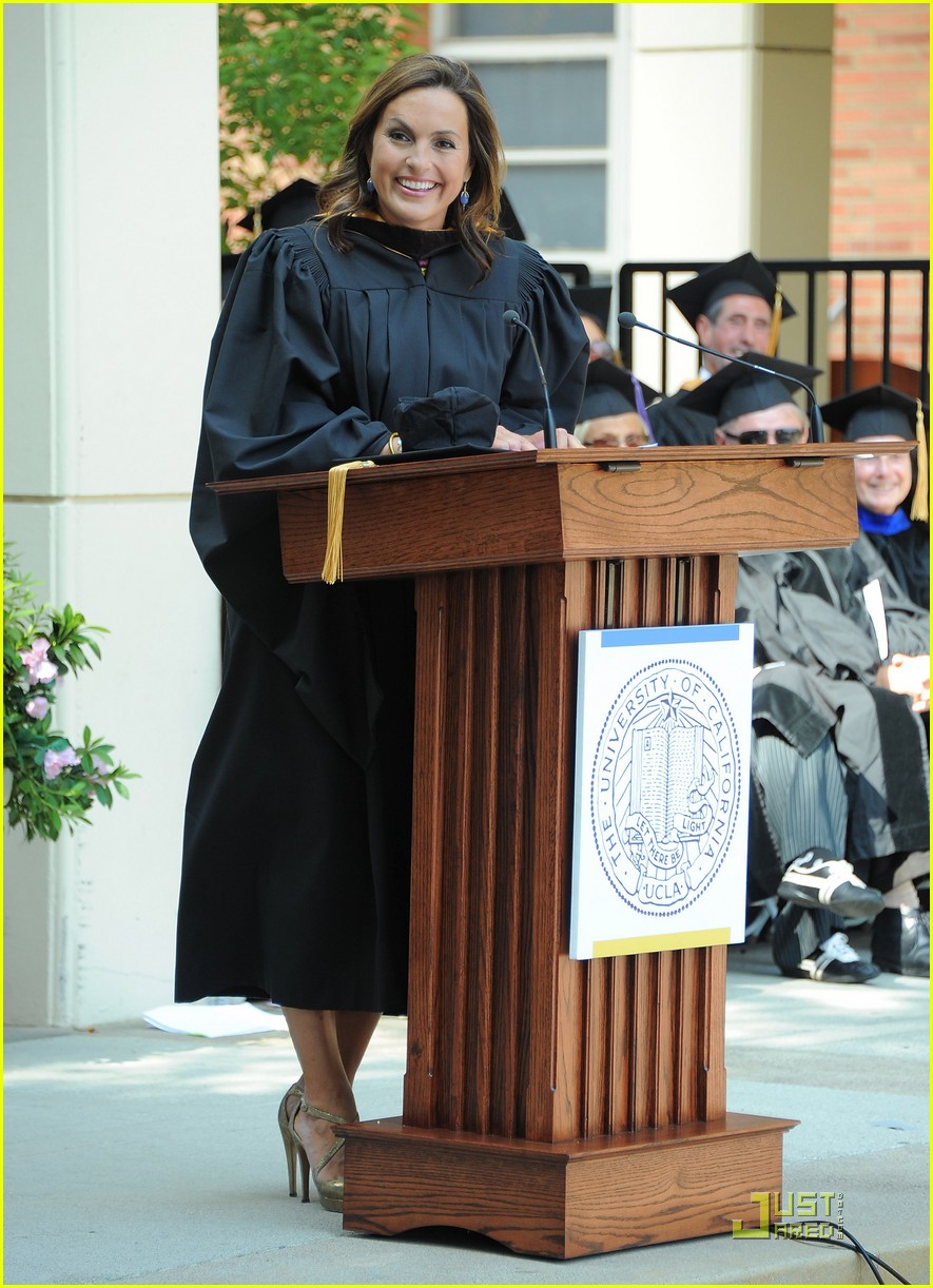 Mariska Hargitay UCLA Commencement Speaker! Photo 2551374 Mariska
