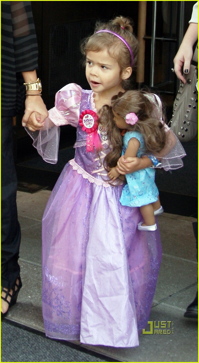 Honor Warren: Birthday Princess!: Photo 2550405 | Cash Warren