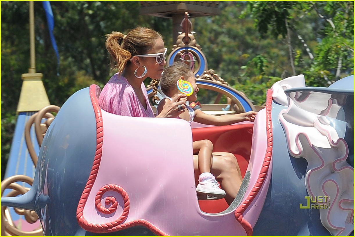 Jennifer Lopez Disneyland with the Twins! Photo 2555555 Emme Muniz