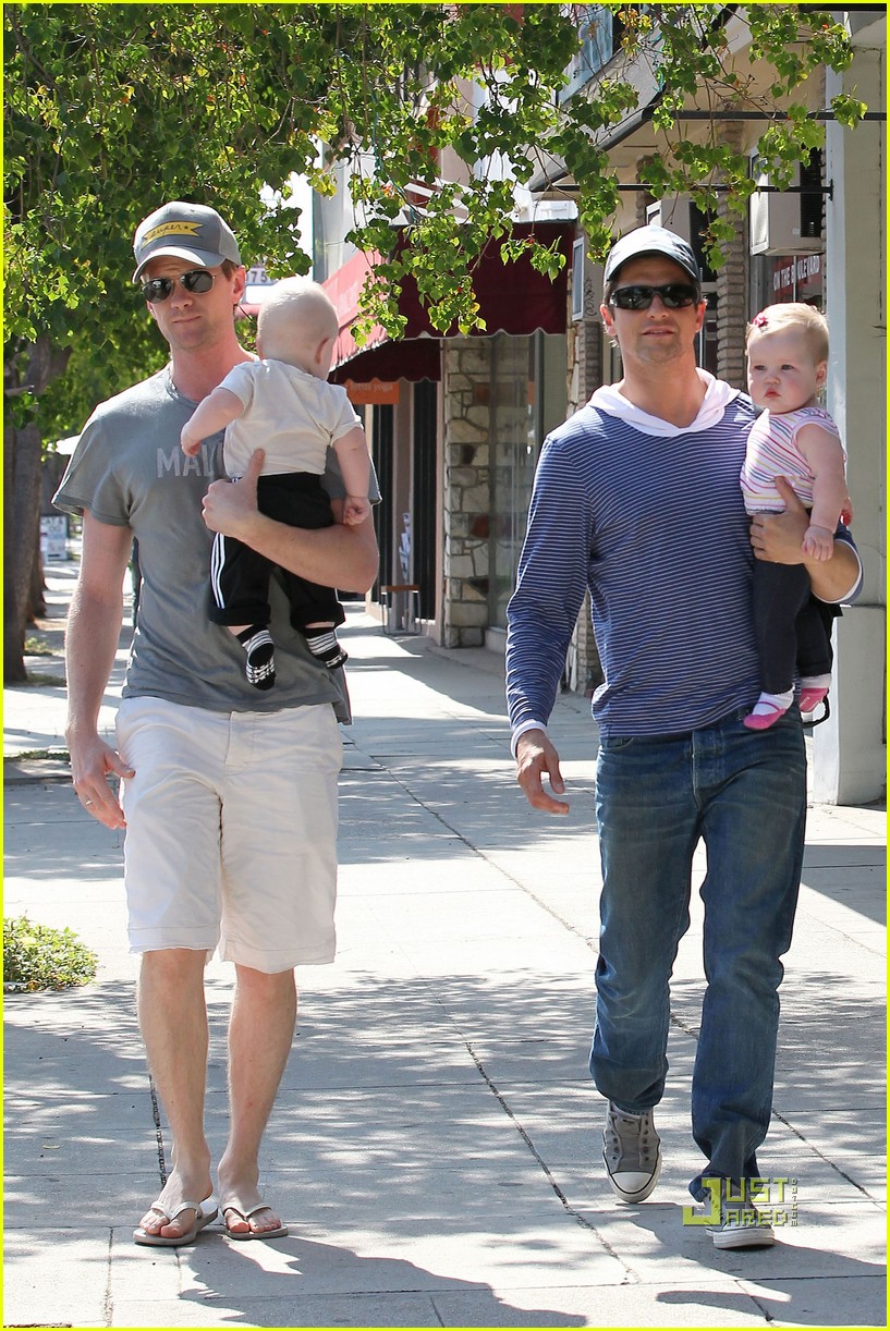 Neil Patrick Harris & David Burtka Dinner with the Twins! Photo